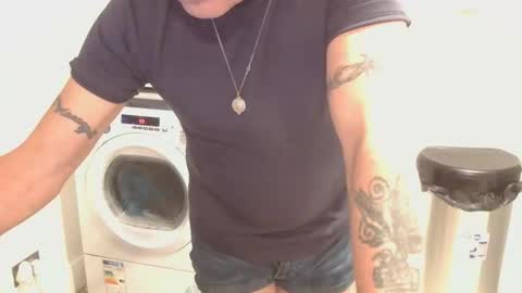 Snapshot of garybaker60 chatting on October 11, 8:46 pm Gaz online show from October 11, 8:46 pm