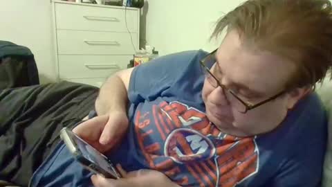 Snapshot of garyg930 chatting on February 19, 2:12 am Gary online show from February 19, 2:12 am