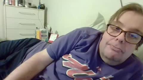 Snapshot of garyg930 chatting on January 19, 2:47 am Gary online show from January 19, 2:47 am