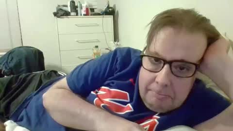 Snapshot of garyg930 chatting on September 19, 2:23 am Gary online show from September 19, 2:23 am