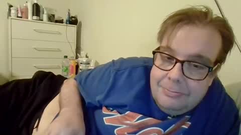 Snapshot of garyg930 chatting on January 13, 4:39 am Gary online show from January 13, 4:39 am