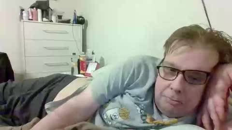 Snapshot of garyg930 chatting on February 25, 5:52 am Gary online show from February 25, 5:52 am