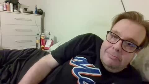 Snapshot of garyg930 chatting on February 28, 1:37 am Gary online show from February 28, 1:37 am