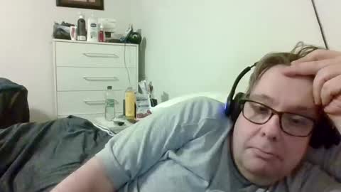Snapshot of garyg930 chatting on October 7, 5:00 am Gary online show from October 7, 5:00 am