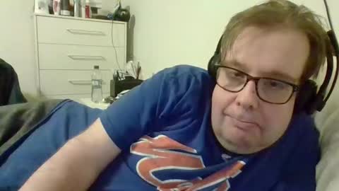 Snapshot of garyg930 chatting on October 16, 2:08 am Gary online show from October 16, 2:08 am