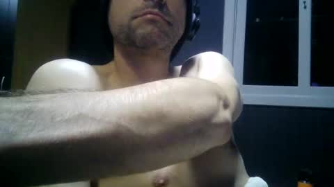 gauchors21 online show from February 18, 3:26 am