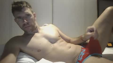 Snapshot of gavintaylor chatting on September 15, 12:50 pm gavintaylor online show from September 15, 12:50 pm