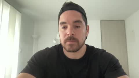 Snapshot of genesis_wb chatting on February 2, 10:28 pm genesis_wb online show from February 2, 10:28 pm