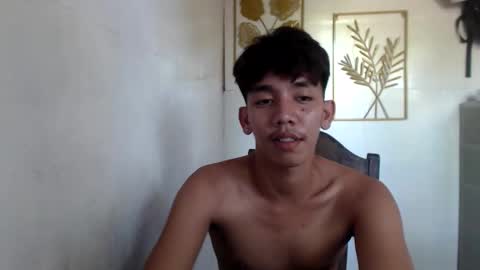 Snapshot of gentlemanlustx chatting on October 14, 3:57 am Rayl online show from October 14, 3:57 am