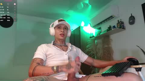 Snapshot of george_prince2 chatting on December 6, 3:52 am independent model online show from December 6, 3:52 am