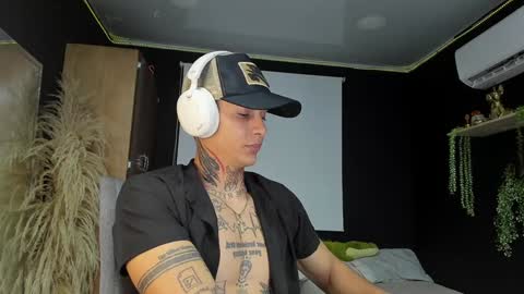 Snapshot of george_prince2 chatting on February 8, 1:22 am independent model online show from February 8, 1:22 am