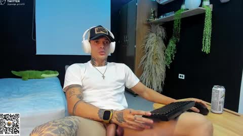 Snapshot of george_prince2 chatting on January 30, 1:11 am independent model online show from January 30, 1:11 am