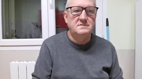 gerardlp131313 online show from December 5, 9:11 pm