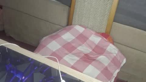 A  A online show from January 31, 10:19 pm