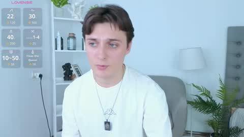 Snapshot of ggimperator chatting on October 16, 10:23 am Alex online show from October 16, 10:23 am