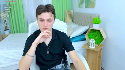 Snapshot of ggimperator chatting on October 15, 10:12 am Alex online show from October 15, 10:12 am