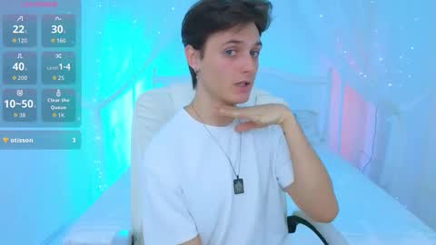 Snapshot of ggimperator chatting on October 27, 10:28 am Alex online show from October 27, 10:28 am