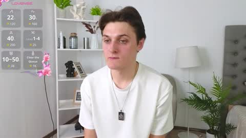 Snapshot of ggimperator chatting on October 19, 9:12 am Alex online show from October 19, 9:12 am