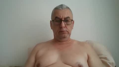 gigi1970 online show from April 26, 8:12 am