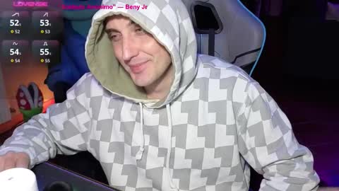 Snapshot of gil_gamesh2nd chatting on October 28, 9:06 pm Mirko online show from October 28, 9:06 pm