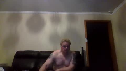 Snapshot of gimmmieoooo chatting on October 16, 9:06 am gimmmieoooo online show from October 16, 9:06 am