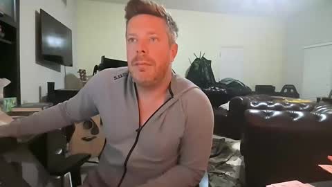 Snapshot of gingerzaddy chatting on October 30, 10:16 am gingerzaddy online show from October 30, 10:16 am