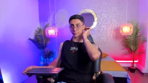 Gio Carangi online show from April 29, 3:22 am