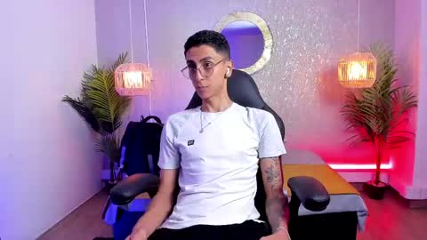 Gio Carangi online show from April 28, 3:22 am