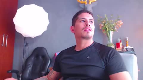 piggy boy online show from November 17, 8:01 pm