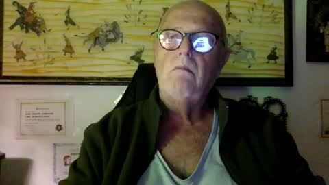 Snapshot of giutomma930394 chatting on October 12, 10:15 pm giutomma930394 online show from October 12, 10:15 pm