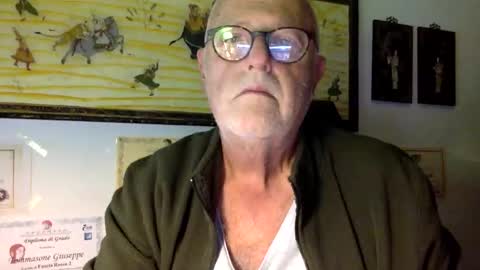 Snapshot of giutomma930394 chatting on October 24, 12:02 am giutomma930394 online show from October 24, 12:02 am
