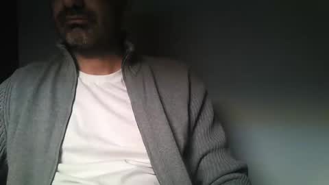 gjustaguym online show from January 1, 6:06 pm