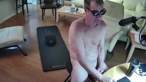 Snapshot of glennbootycam chatting on December 9, 3:40 am glennbitch online show from December 9, 3:40 am