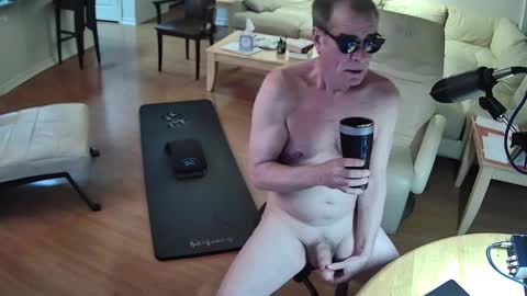 Snapshot of glennbootycam chatting on December 20, 3:25 am glennbitch online show from December 20, 3:25 am