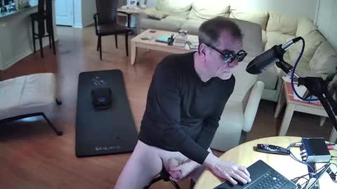 Snapshot of glennbootycam chatting on February 20, 3:45 am glennbitch online show from February 20, 3:45 am