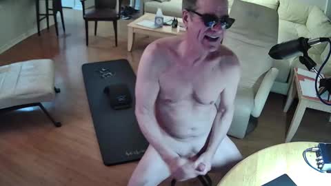 Snapshot of glennbootycam chatting on December 13, 3:27 am glennbitch online show from December 13, 3:27 am
