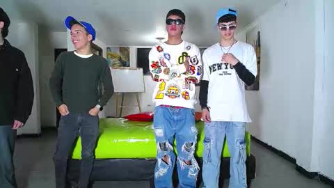 Snapshot of gnecos chatting on October 23, 6:00 pm THOMAS AND DAMIAND online show from October 23, 6:00 pm