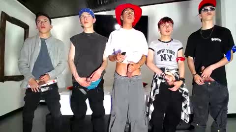 Snapshot of gnecos chatting on October 17, 5:50 pm THOMAS AND DAMIAND online show from October 17, 5:50 pm