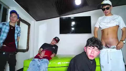 Snapshot of gnecos chatting on November 1, 6:45 pm THOMAS AND DAMIAND online show from November 1, 6:45 pm