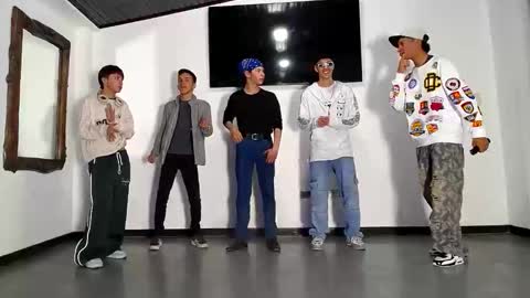 Snapshot of gnecos chatting on October 18, 6:13 pm THOMAS AND DAMIAND online show from October 18, 6:13 pm