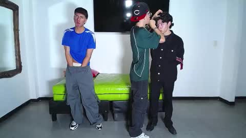 Snapshot of gnecos chatting on October 28, 6:54 pm THOMAS AND DAMIAND online show from October 28, 6:54 pm