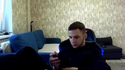 Snapshot of golden_boyyy21 chatting on February 13, 12:11 pm Golden boyyy21 online show from February 13, 12:11 pm
