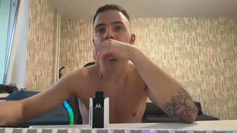 Snapshot of golden_boyyy21 chatting on February 1, 7:47 am Golden boyyy21 online show from February 1, 7:47 am
