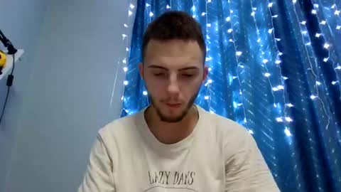 Snapshot of golden_boyyy21 chatting on January 11, 3:52 pm Golden boyyy21 online show from January 11, 3:52 pm