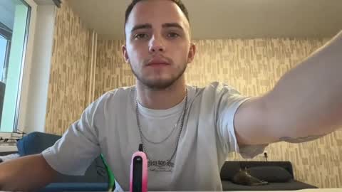 Snapshot of golden_boyyy21 chatting on February 4, 1:06 pm Golden boyyy21 online show from February 4, 1:06 pm