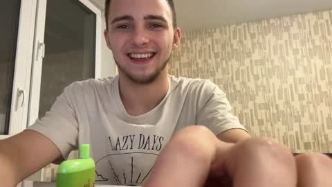 Snapshot of golden_boyyy21 chatting on January 26, 3:36 pm Golden boyyy21 online show from January 26, 3:36 pm