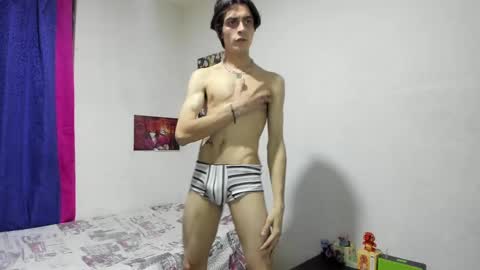 Snapshot of golden_ryan chatting on October 1, 3:43 am Jmmmm online show from October 1, 3:43 am