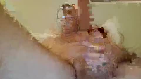 Snapshot of goldenbear3111 chatting on January 18, 5:36 am goldenbear3111 online show from January 18, 5:36 am