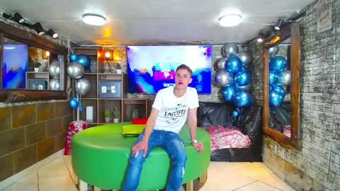 Snapshot of goldenjoi chatting on December 22, 12:38 pm GOLDENJOI online show from December 22, 12:38 pm