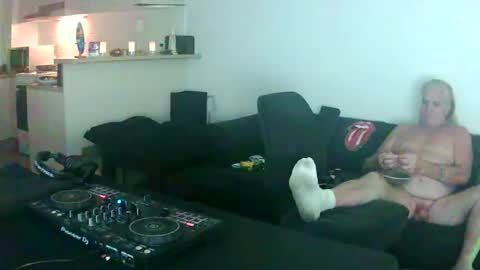 goldyguy011 online show from May 8, 8:48 am